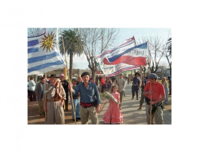 "En la tierra de los Artigas Casupá le canta al Prócer" "En la tierra de los Artigas Casupá le canta al Prócer"
