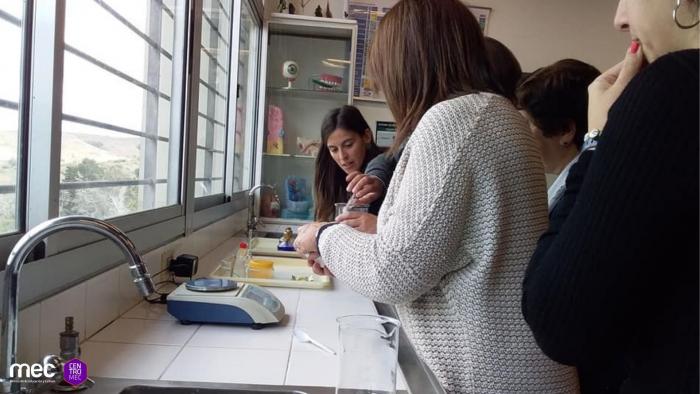 Personas participando de una actividad