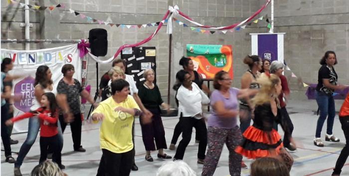 Personas participando de una actividad