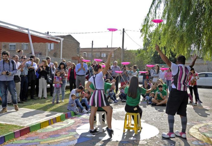 espectáculo artístico de circo en la inauguración