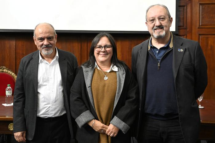 Autoridades en el Paraninfo de la Universidad