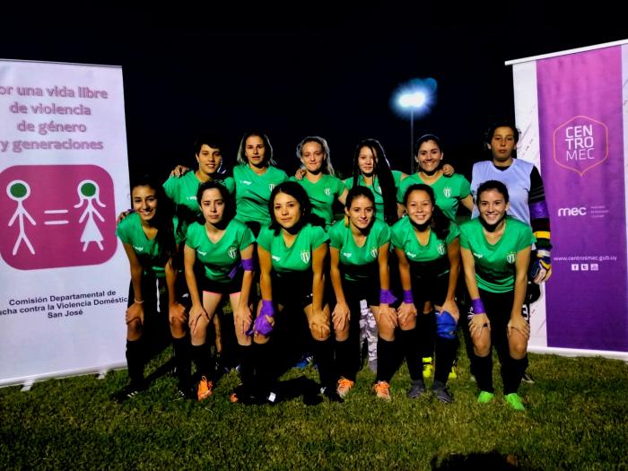 Plano general de cuadro de fútbol femenino