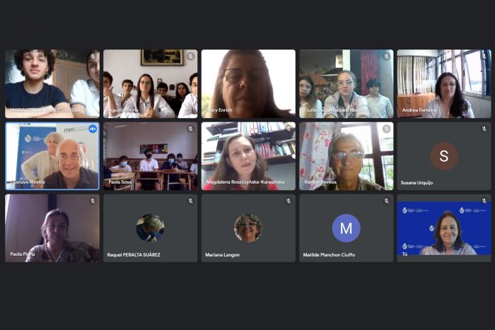 Intercambio entre Clubes de Ciencia y el proyecto “Ciencia Inclusiva y Democracias Europeas” Captura de pantalla de la videoconferencia en la cual muestra a los participantes