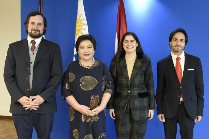 Autoridades del MEC con la Embajadora de Mongolia 