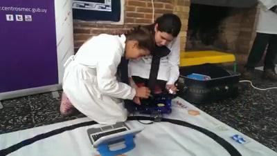 Escolares participando en una actividad