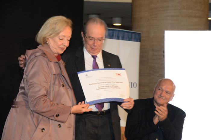 autoridades reciben diploma autoridades reciben diploma