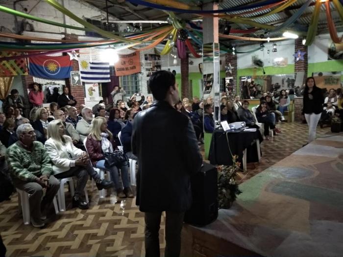 Fotografía de la actividad en la que se ve gran afluencia de público Fotografía de la actividad en la que se ve gran afluencia de público