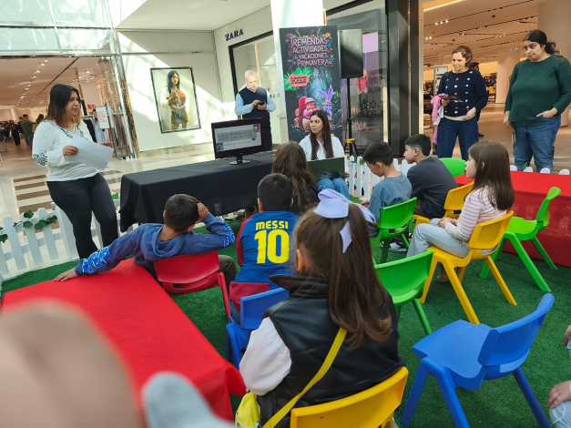 Las Aventuras de Anty y Neuronita: en busca del Tesoro Cerebral, en Montevideo Shopping