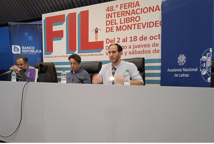 Acto de presentación de la Revista de la Academia Nacional de Letras en la FIL