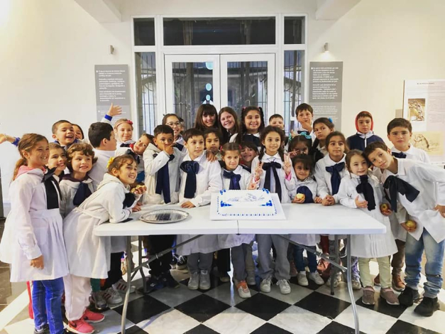 Niñ@s de la Escuela 54 de Cerro Partido, Lavalleja, visitando el MNHN Niñ@s de la Escuela 54 de Cerro Partido, Lavalleja, visitando el MNHN