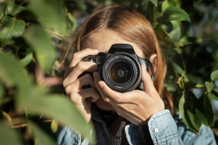 Persona con una cámara de foto