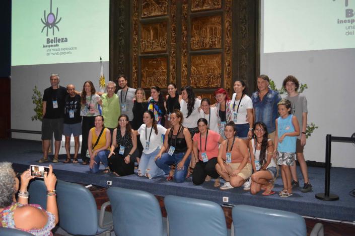 Participantes del Congreso de Aracnología en el estreno del documental