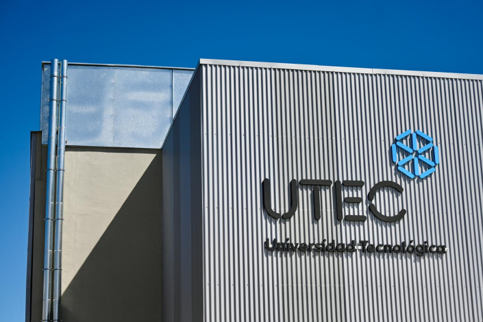 Fachada de la UTEC.