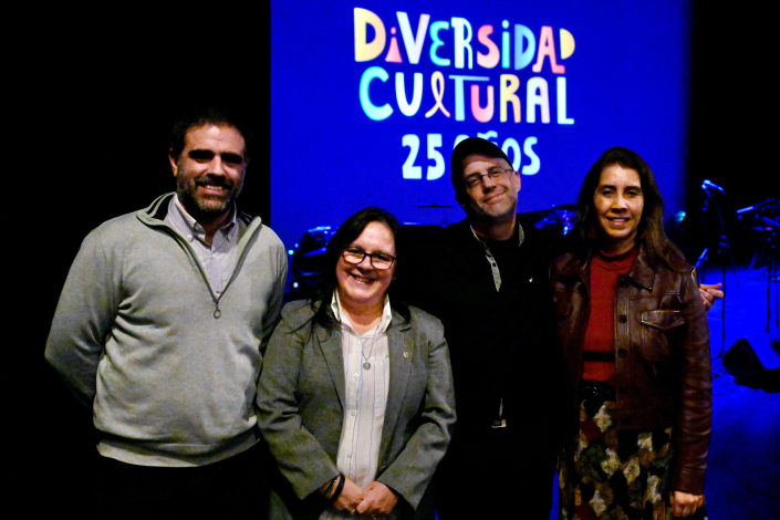 Autoridades posan para foto