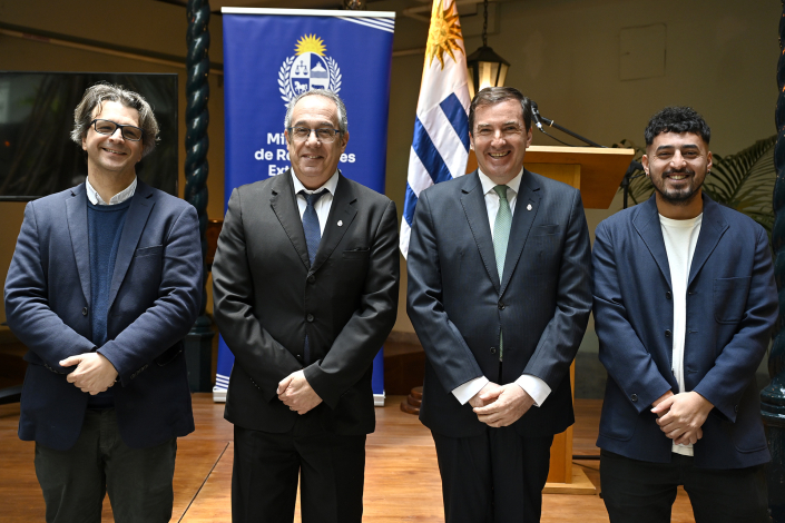 Autoridades posan para foto