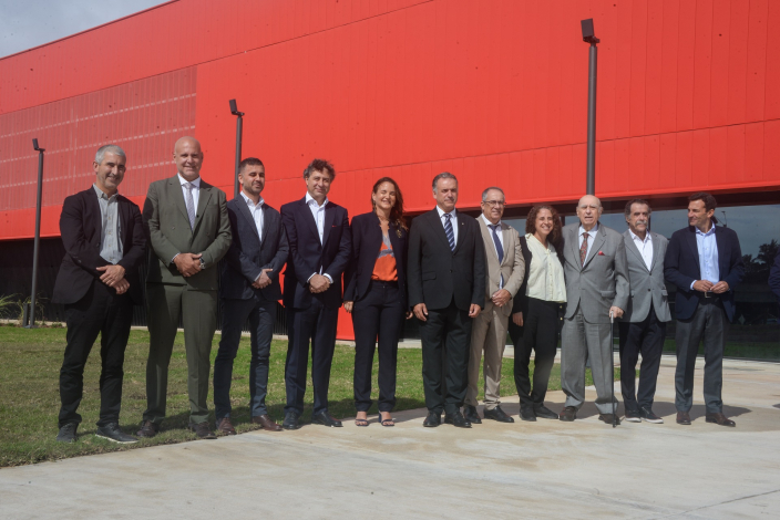 Autoridades posan para foto