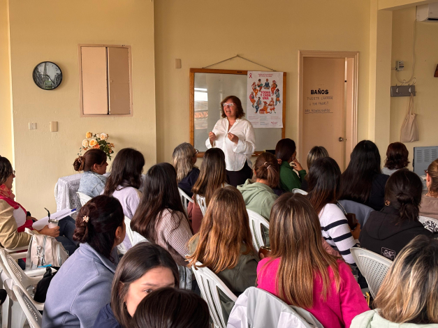 Personas participando de una actividad