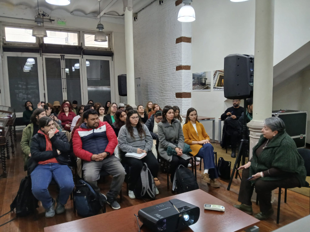 Estudiantes de Archivología, en el salón de actos del AGN