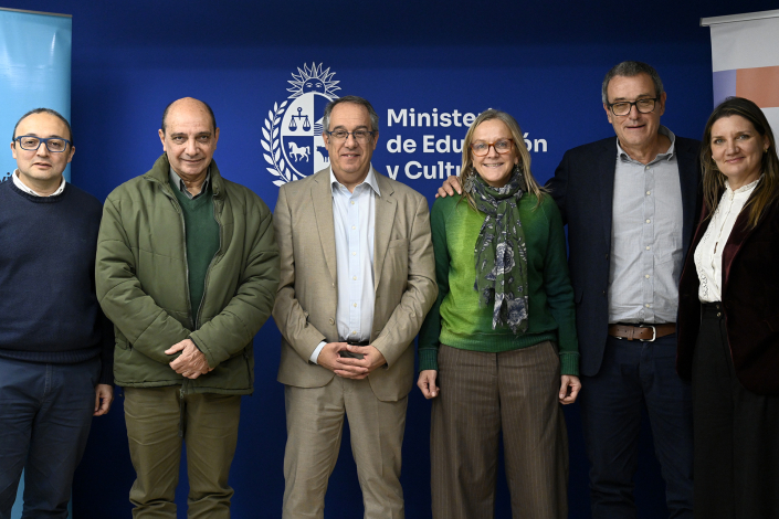Autoridades del MEC e INISA en la firma de convenio para generar oportunidades en adolescentes