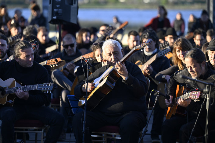 En una celebración inédita, 200 Guitarras Uruguayas interpretaron clásicos de la música popular