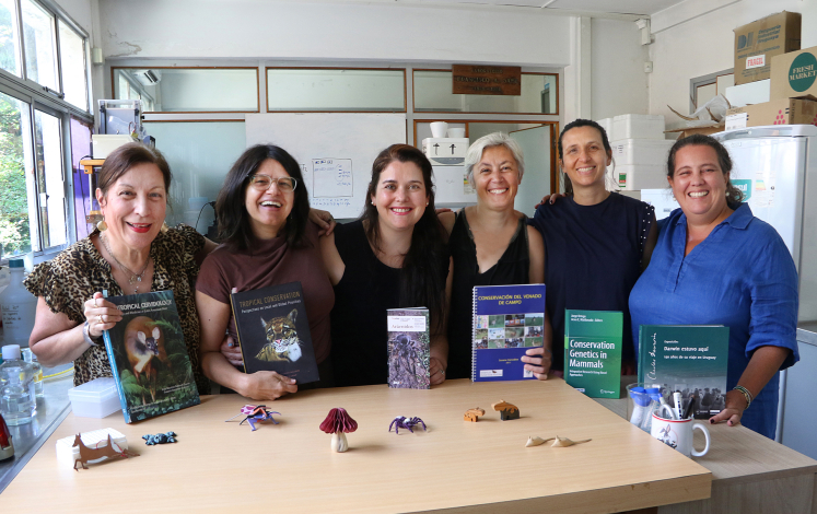 Investigadoras del Departamento de Biodiversidad y Genética