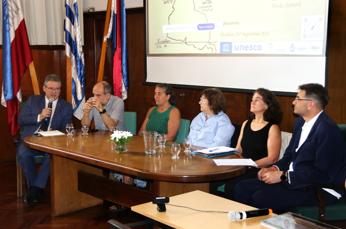 Mesa de apertura del curso con autoridades de las instituciones organizadoras