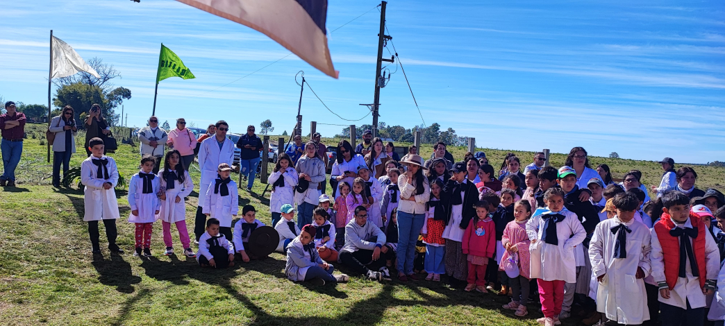 Colectivo de estudiantes, docentes y familias de grupo de escuelas rurales de Tacuarembó