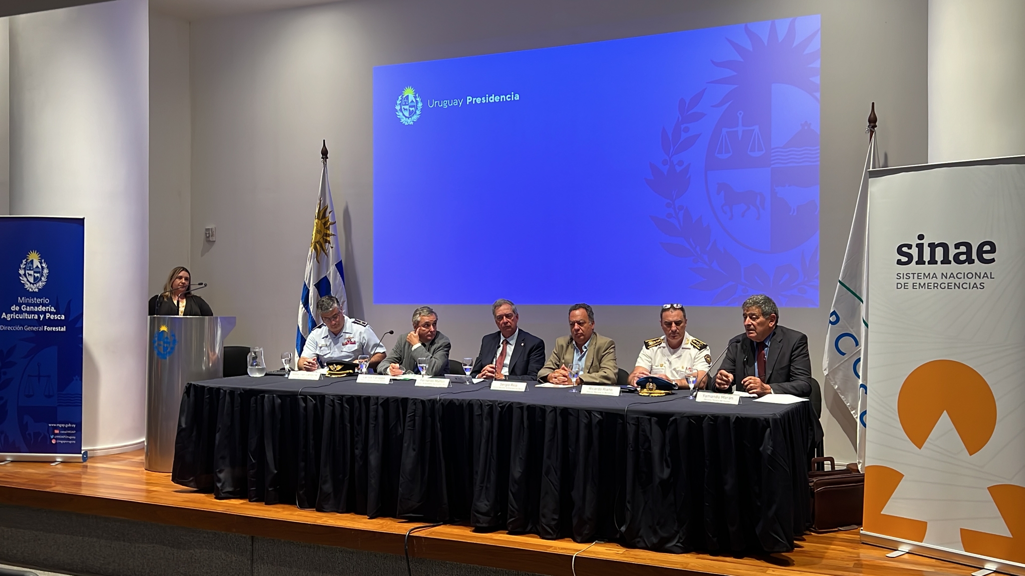 Conferencia de prensa Conferencia de prensa