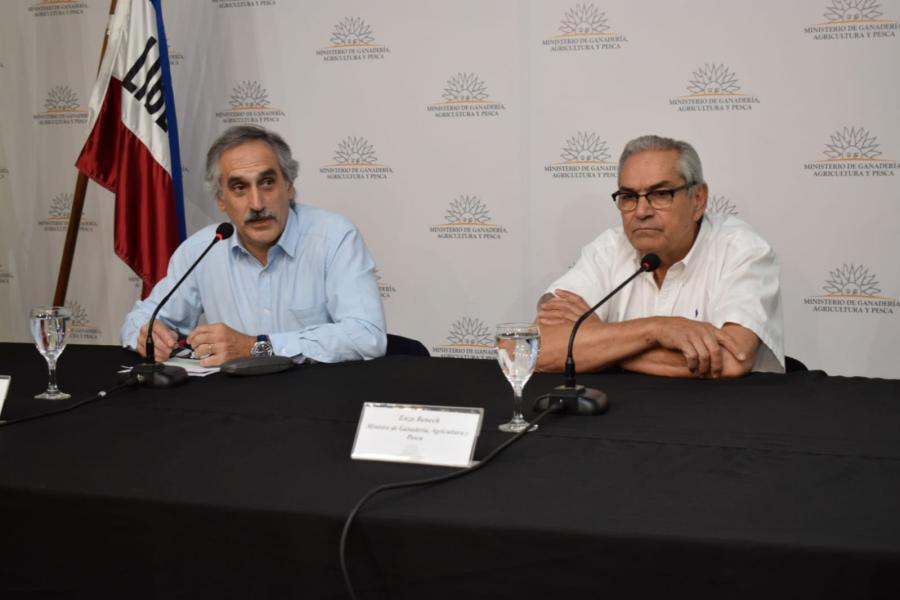 Director general de los Servicios Ganaderos Eduardo Barre y Ministro Benech en mesa de conferencia