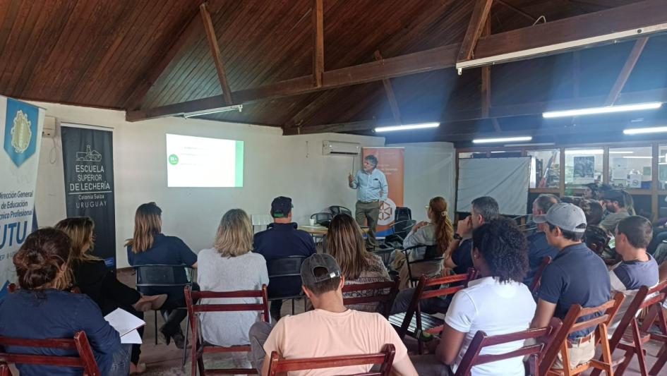 jornada “Dos modelos de sistemas de gestión de efluentes de tambos” jornada “Dos modelos de sistemas de gestión de efluentes de tambos”