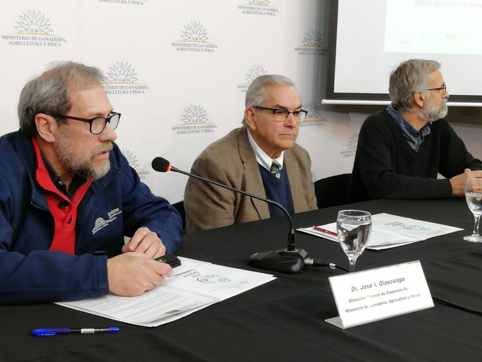 Conferencia Más Agua para el desarrollo rural Autoridades MGAP en conferencia de prensa