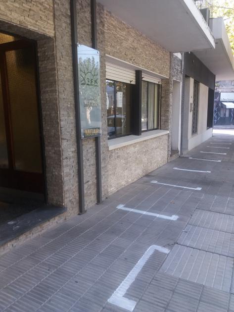 Durazno organiza entrega de vacuna con distanciamiento medidas en acera