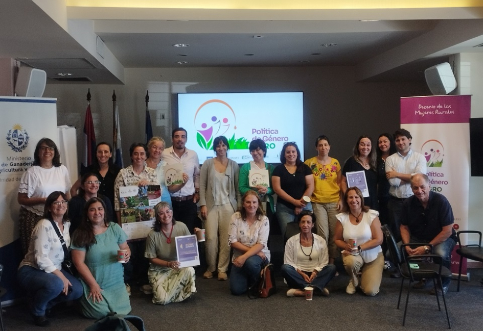 Taller funcionariado de la institucionalidad agropecuaria por zoom 100 asistentes