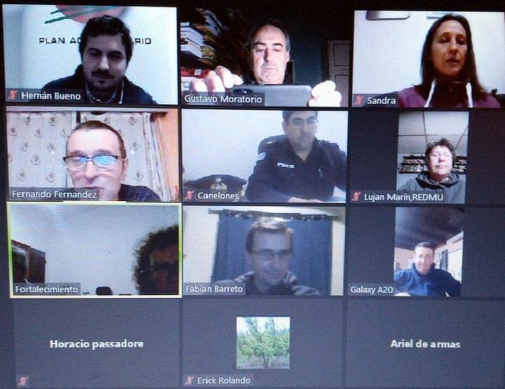 Pantalla de videoconferencia con algunos de los asistentes Pantalla de videoconferencia con algunos de los asistentes