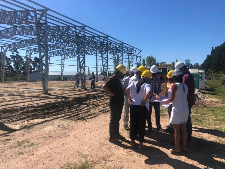 Autoridades visitan empresa Apiter