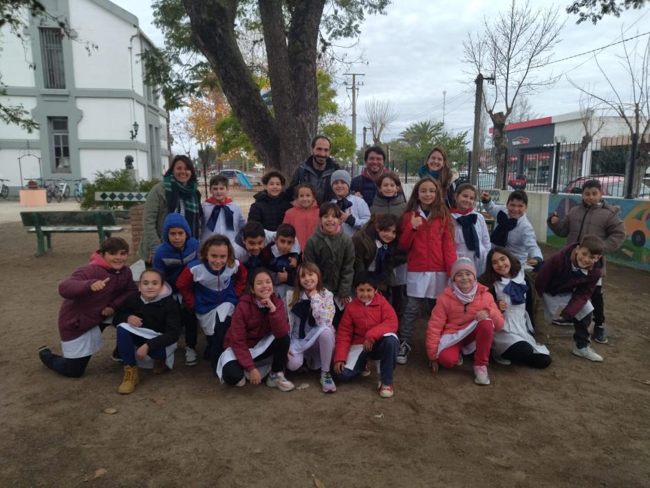 Estudiantes de Escuela Nº9 de Cardona