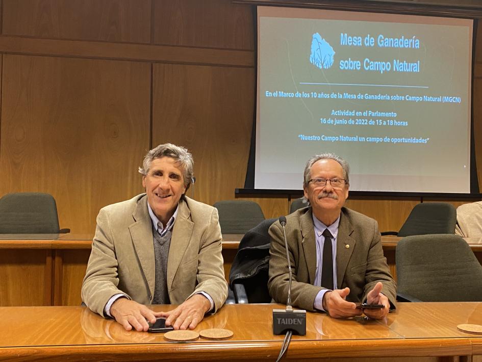 Martín Mattos, Director de Recursos Naturales (DGRN-MGAP) y Gerardo Evia, director DINABISE (MA)