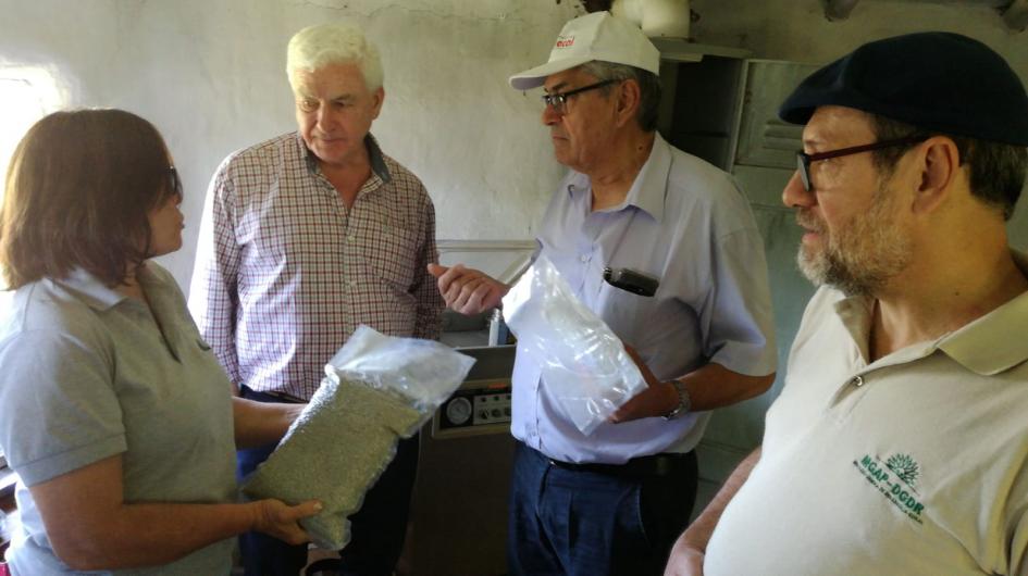 Benech recorrió establecimientos de Tacuarembó que aplican control biológico a través de bioinsumos Ministro Benech visitó Tacuarembó