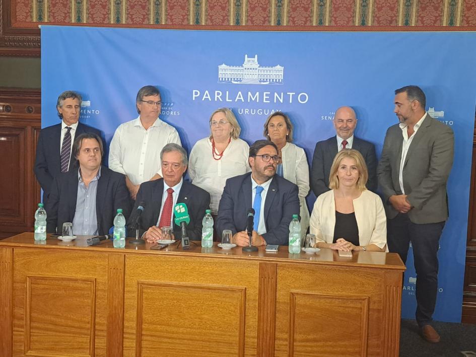 Comisión en Parlamento