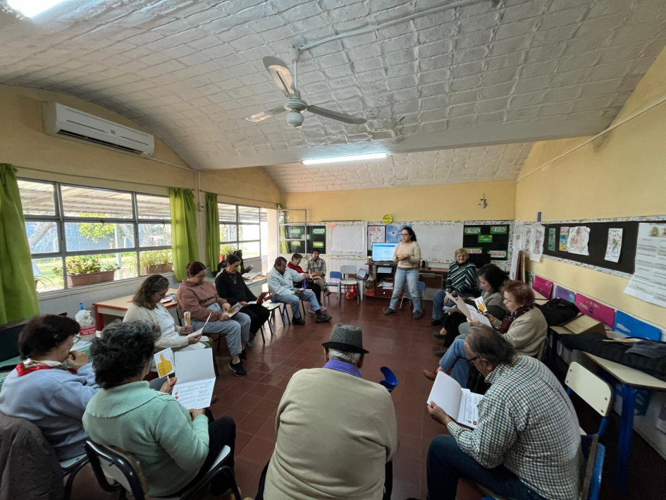 Charla en el cierre del Proyecto Soriano "Trayectorias de vida rural" Charla en el cierre del Proyecto Soriano "Trayectorias de vida rural"
