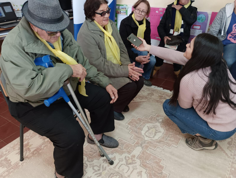 Entrevista a personas mayores en la escuela Entrevista a personas mayores en la escuela