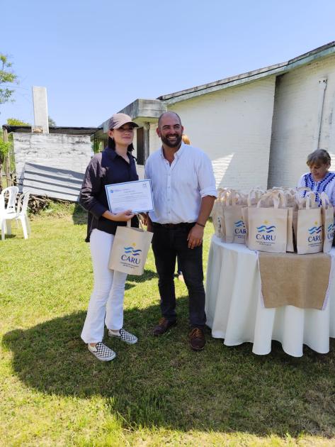 Director de DINARA hace entrega de diplomas Entrega de diplomas