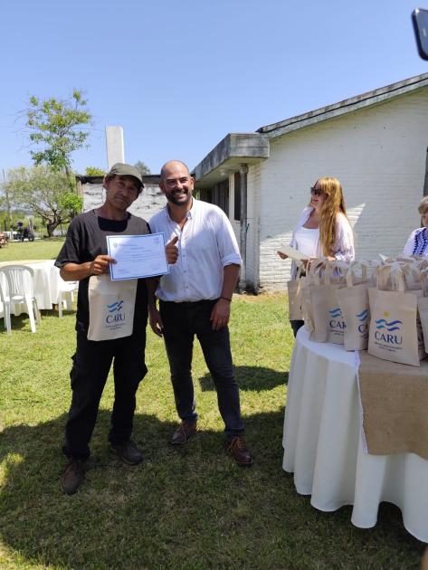 Director de DINARA hace entrega de diplomas Entrega de diplomas