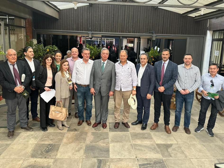 Ministro y delegación nacional con ministro de Brasil Ministro y delegación nacional con ministro de Brasil