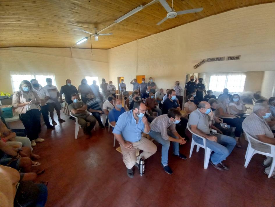 Autoridades y Vecinos y productores afectados Autoridades y Vecinos y productores afectados