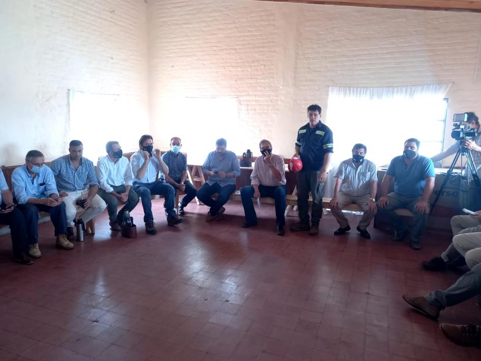 Autoridades y Vecinos y productores afectados Autoridades y Vecinos y productores afectados