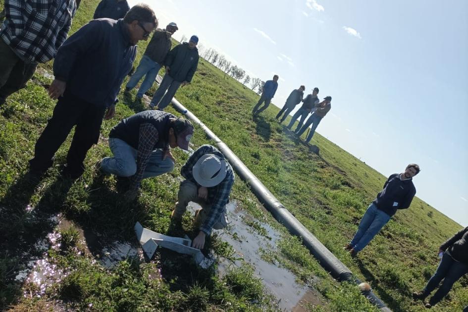 Riego por superficie: se realizó un taller práctico en el norte del país