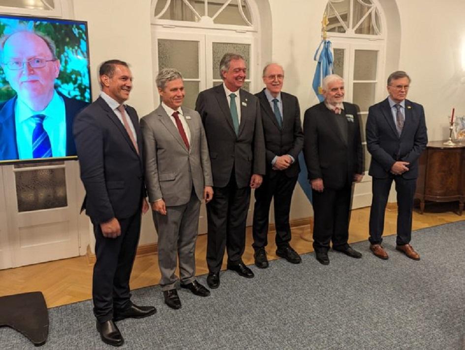Ministro Mattos en Berlin Ministro Mattos en Berlin