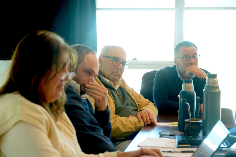 Reunión de autoridades en INAVI