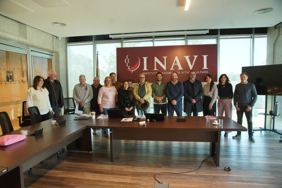 Reunión de autoridades en INAVI